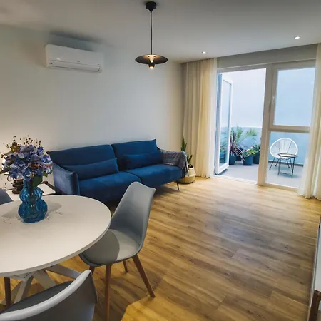 Azure Downtown - Flat 1 Apartment *