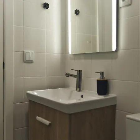 Azure Downtown - Flat 1 *