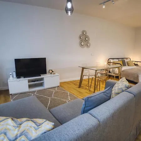 Apartment Azure Downtown 1 *