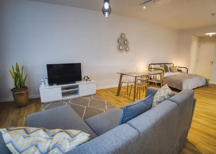 Apartment Azure Downtown 1 *